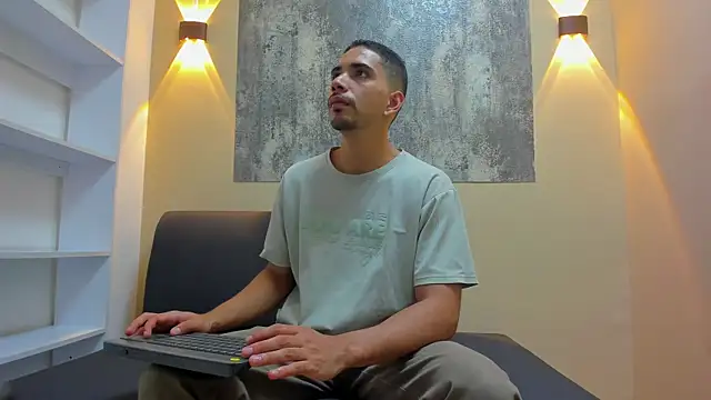 RYAN PATERSON online show from November 10, 2025, 1:32 pm