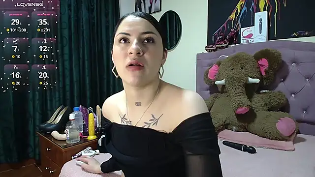 Emmie Hot online show from November 22, 2025, 12:15 pm