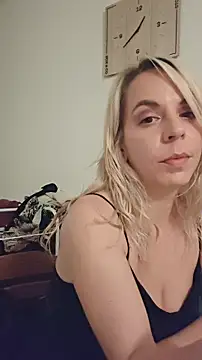 Snapshot of SweetyNinaOff1 chatting on October 25, 2025, 1:24 am SweetyNinaOff1 online show from October 25, 2025, 1:24 am