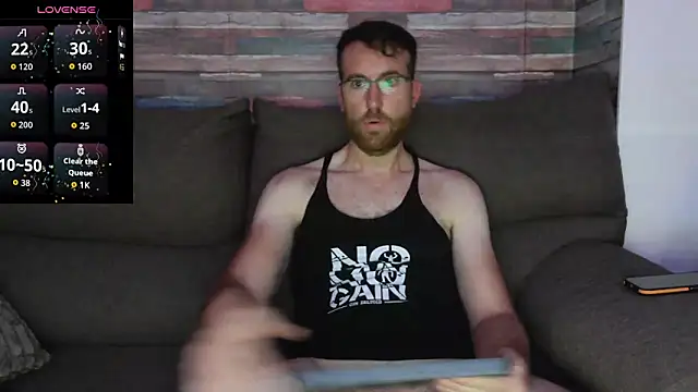 Snapshot of machohiberiko chatting on October 17, 2025, 8:44 pm machohiberiko online show from October 17, 2025, 8:44 pm