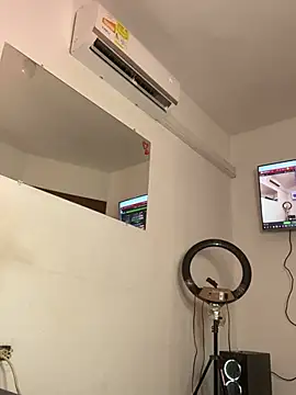 Snapshot of Lili_Bykers chatting on January 27, 2025, 8:07 am Lili Bykers online show from January 27, 2025, 8:07 am