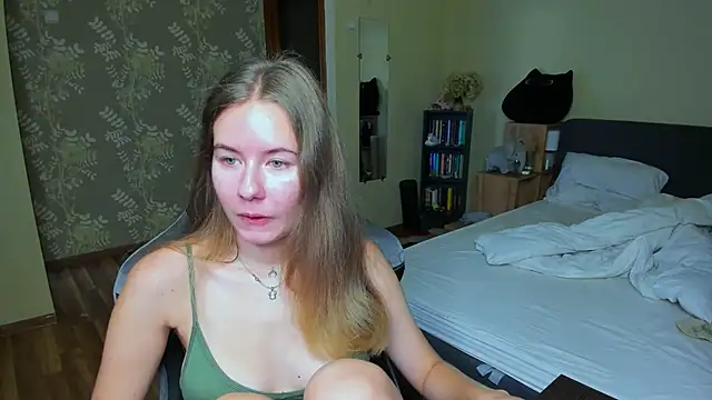 Snapshot of EmilyPaw chatting on October 4, 2025, 9:07 am EmilyPaw online show from October 4, 2025, 9:07 am