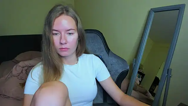 Snapshot of EmilyPaw chatting on October 18, 2025, 11:00 am EmilyPaw online show from October 18, 2025, 11:00 am