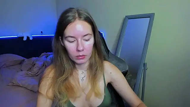 Snapshot of EmilyPaw chatting on November 18, 2025, 8:08 am EmilyPaw online show from November 18, 2025, 8:08 am