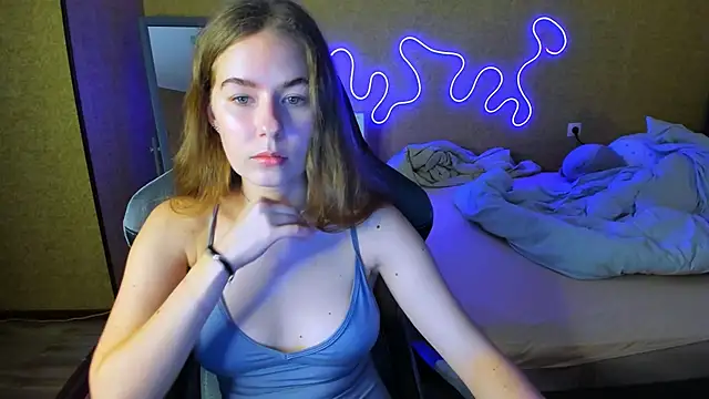 Snapshot of EmilyPaw chatting on May 8, 2026, 6:57 pm EmilyPaw online show from May 8, 2026, 6:57 pm