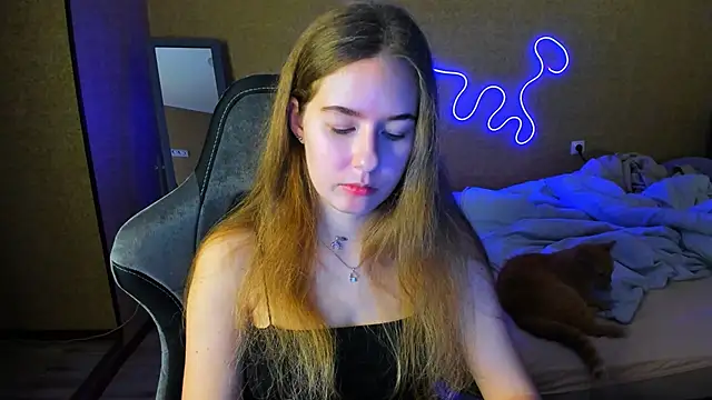 Snapshot of EmilyPaw chatting on May 11, 2026, 7:11 pm EmilyPaw online show from May 11, 2026, 7:11 pm