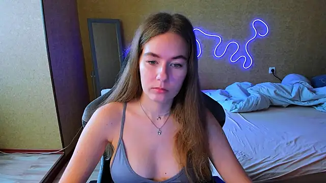 Snapshot of EmilyPaw chatting on May 27, 2026, 8:33 am EmilyPaw online show from May 27, 2026, 8:33 am