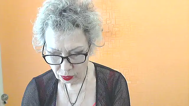 NessyJenixs online show from April 1, 2026, 6:47 am