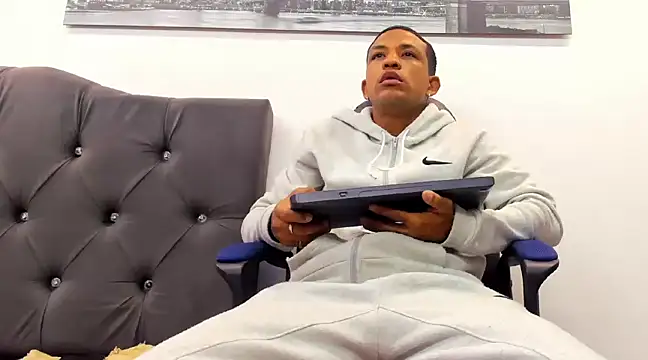 carlos alber12 online show from March 5, 2025, 7:17 pm