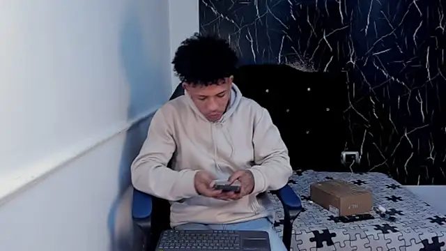 carlos alber12 online show from November 4, 2025, 3:22 pm