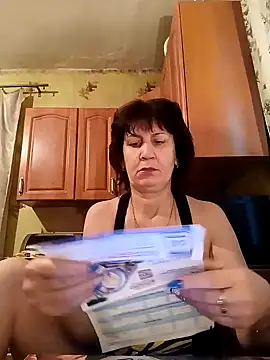 Snapshot of Laura_Kiss chatting on January 23, 2025, 5:35 am Laura Kiss online show from January 23, 2025, 5:35 am