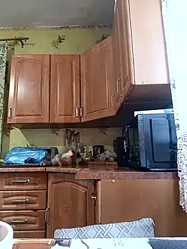 Laura Kiss online show from December 14, 2025, 8:09 am