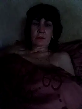 Laura Kiss online show from April 16, 2026, 9:39 pm