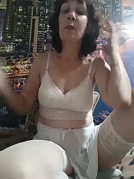 Laura Kiss online show from May 22, 2026, 7:30 pm