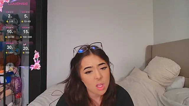 LiloshRoxy online show from October 19, 2025, 11:16 pm