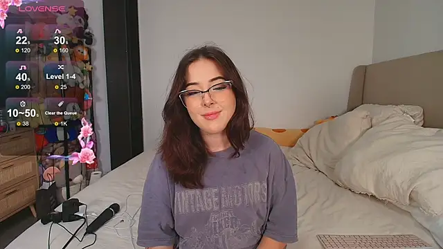 LiloshRoxy online show from November 6, 2025, 1:17 am