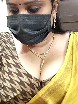 Queenflowerr online show from February 17, 2025, 10:18 am