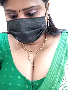 Queenflowerr online show from February 23, 2025, 4:24 pm