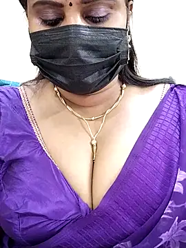 Queenflowerr online show from March 2, 2025, 4:42 pm