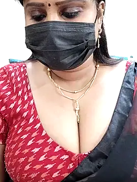 Queenflowerr online show from March 4, 2025, 3:37 pm