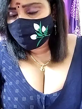 Queenflowerr online show from September 27, 2025, 4:34 pm