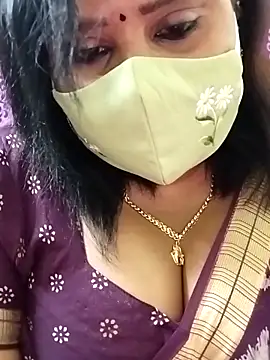 Queenflowerr online show from October 16, 2025, 4:46 am