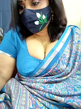 Queenflowerr online show from February 10, 2026, 12:42 pm