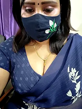 Queenflowerr online show from March 8, 2026, 12:20 pm