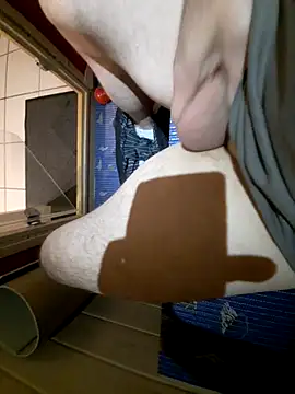 Snapshot of Berniwix2 chatting on November 16, 2025, 8:53 am Berniwix2 online show from November 16, 2025, 8:53 am