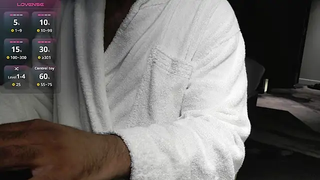 Snapshot of IndienTiger chatting on October 8, 2025, 7:11 pm IndienTiger online show from October 8, 2025, 7:11 pm