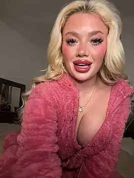 Snapshot of blissdimicco chatting on February 18, 2025, 9:09 pm blissdimicco online show from February 18, 2025, 9:09 pm