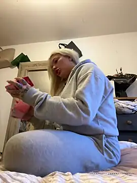 Snapshot of blissdimicco chatting on March 3, 2025, 5:39 pm blissdimicco online show from March 3, 2025, 5:39 pm