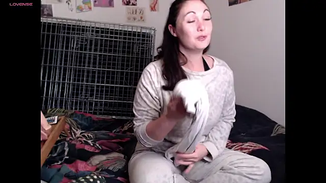 AdorahB3ll3 online show from November 25, 2025, 8:09 pm