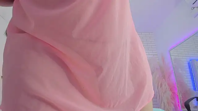 Luciana brown  online show from November 16, 2025, 1:06 pm