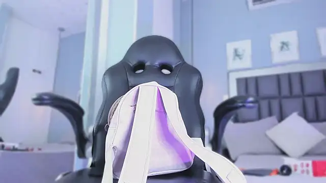 Raven jade  online show from October 30, 2025, 7:58 pm