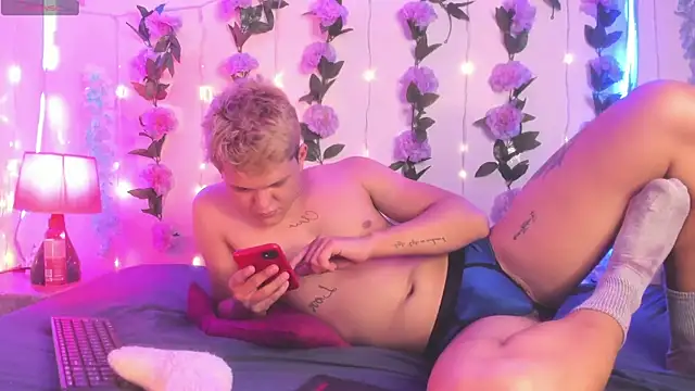 izan 20 online show from April 14, 2026, 9:54 pm