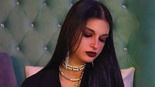 Snapshot of BeverlyMost chatting on November 4, 2025, 6:07 pm BeverlyMost online show from November 4, 2025, 6:07 pm