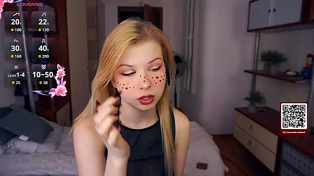 Snapshot of LynetHakes chatting on September 30, 2025, 4:17 am LynetHakes online show from September 30, 2025, 4:17 am