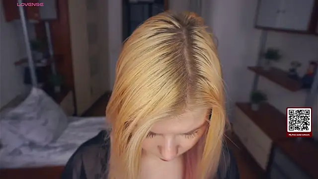 Snapshot of LynetHakes chatting on November 20, 2025, 4:23 am LynetHakes online show from November 20, 2025, 4:23 am