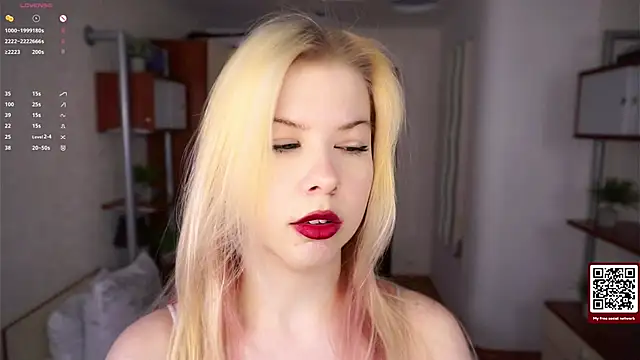 Snapshot of LynetHakes chatting on December 23, 2025, 6:22 am LynetHakes online show from December 23, 2025, 6:22 am