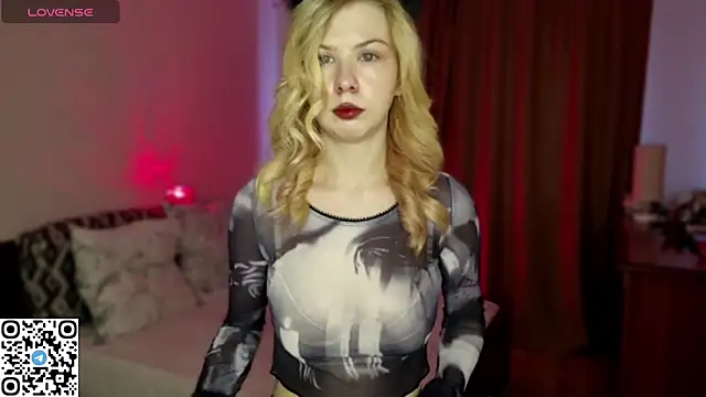 Snapshot of LynetHakes chatting on April 9, 2026, 6:30 am LynetHakes online show from April 9, 2026, 6:30 am