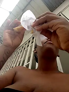 ValkiriaContee online show from November 5, 2025, 3:23 pm