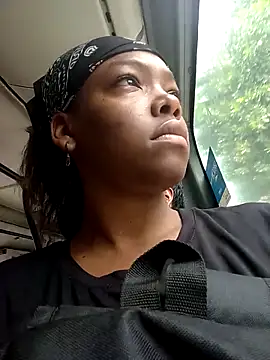 ValkiriaContee online show from November 6, 2025, 5:58 pm