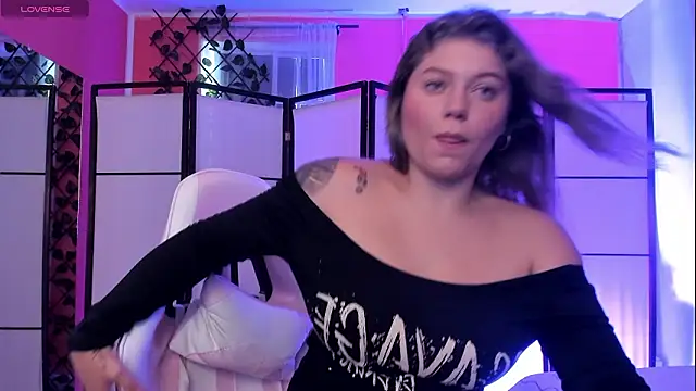 alaia greyy online show from March 12, 2026, 1:50 pm