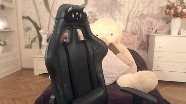 BritneyBarker online show from March 12, 2026, 6:19 am