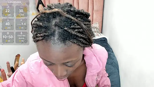 Sara Naugty online show from November 14, 2025, 2:27 pm