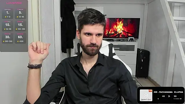 Snapshot of DavidNaidis chatting on February 11, 2025, 1:41 am DavidNaidis online show from February 11, 2025, 1:41 am