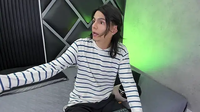 Martshall09 online show from October 28, 2025, 9:50 pm