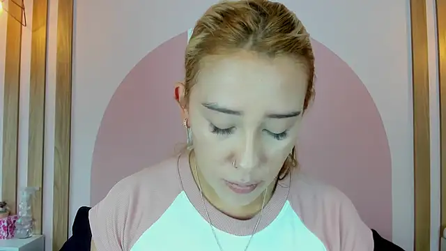 Lannajansen online show from April 13, 2026, 3:28 pm