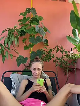 White Lu online show from April 12, 2026, 2:05 am